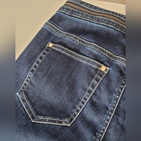 Black Label by Chico's Dark Wash Ankle Jeans Zipper Detail - Size 00 / XS / 2 - Picture 7 of 13